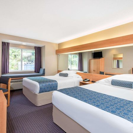 Microtel Inn & Suites By Wyndham Hazelton/Bruceton Mills Exteriér fotografie