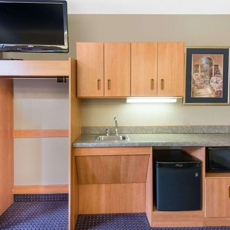 Microtel Inn & Suites By Wyndham Hazelton/Bruceton Mills Exteriér fotografie