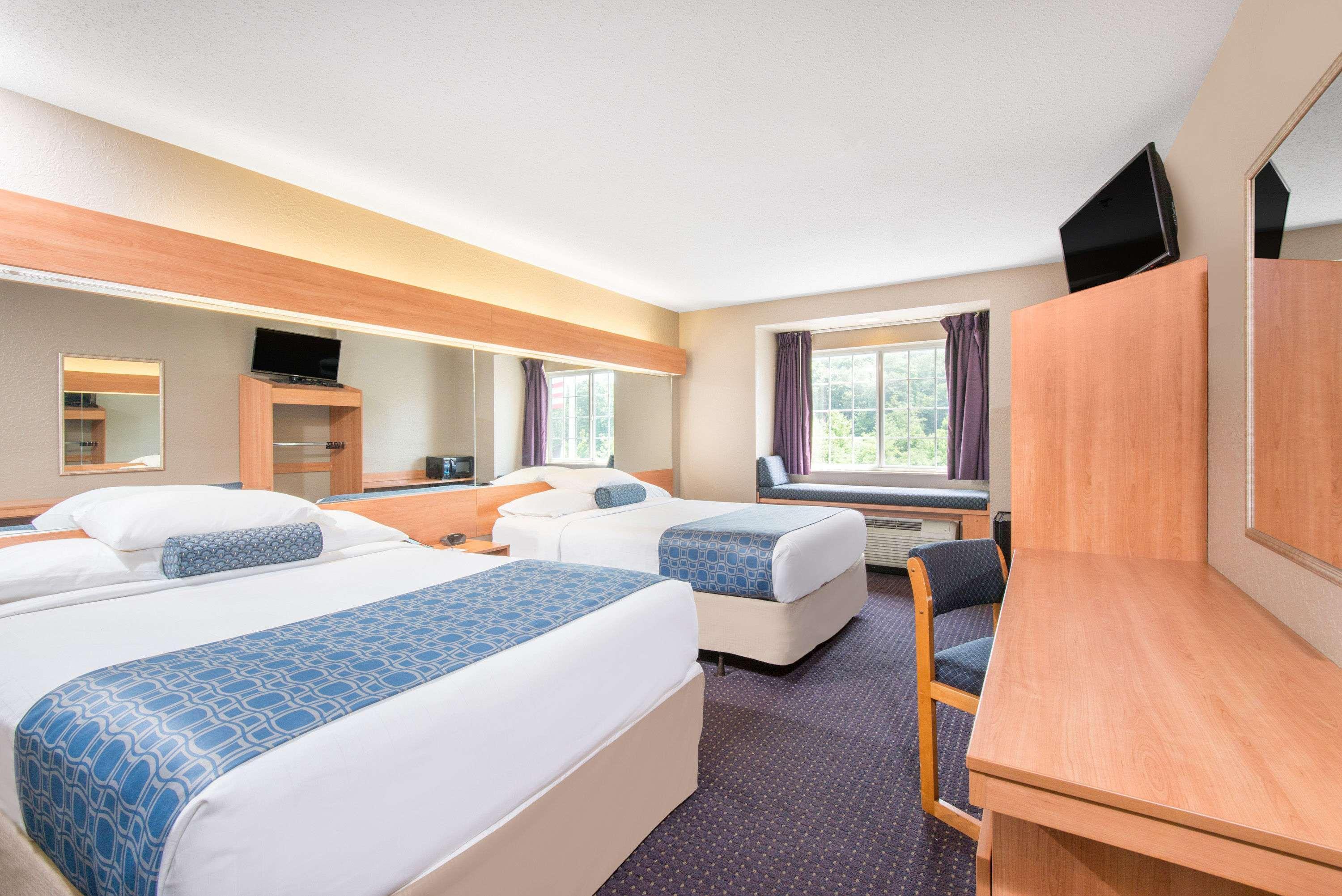Microtel Inn & Suites By Wyndham Hazelton/Bruceton Mills Exteriér fotografie