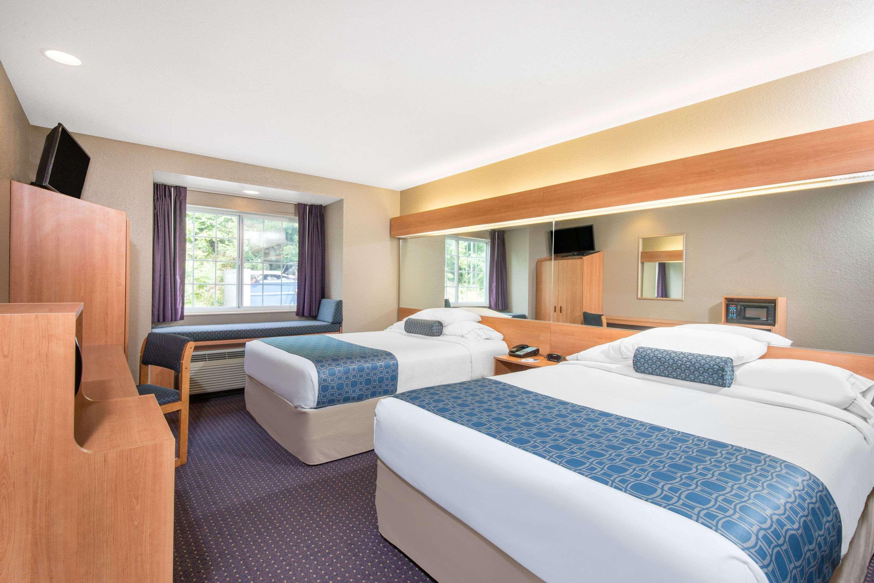 Microtel Inn & Suites By Wyndham Hazelton/Bruceton Mills Exteriér fotografie