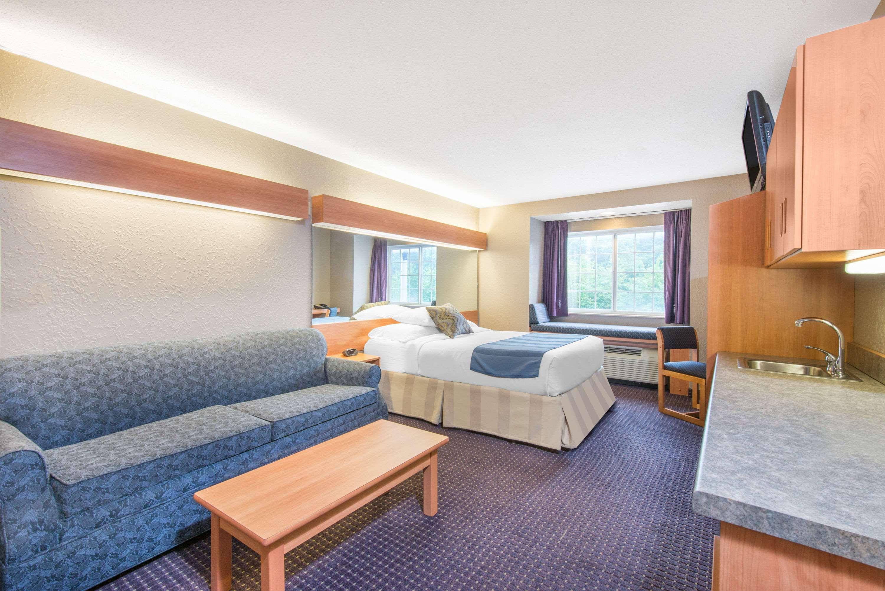 Microtel Inn & Suites By Wyndham Hazelton/Bruceton Mills Exteriér fotografie