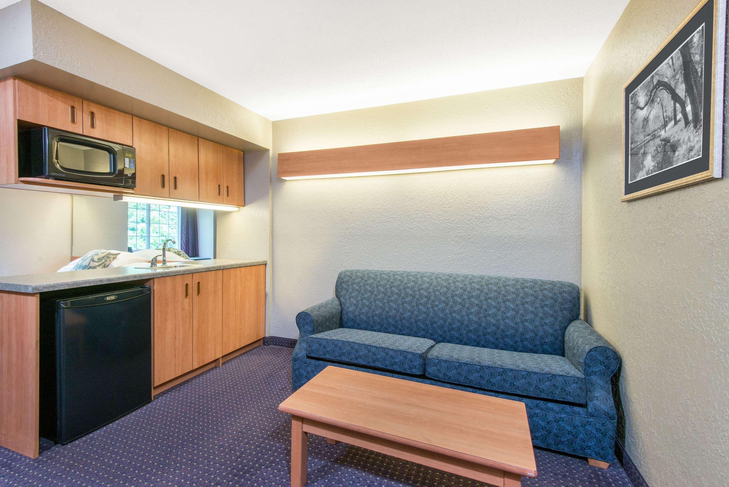 Microtel Inn & Suites By Wyndham Hazelton/Bruceton Mills Exteriér fotografie