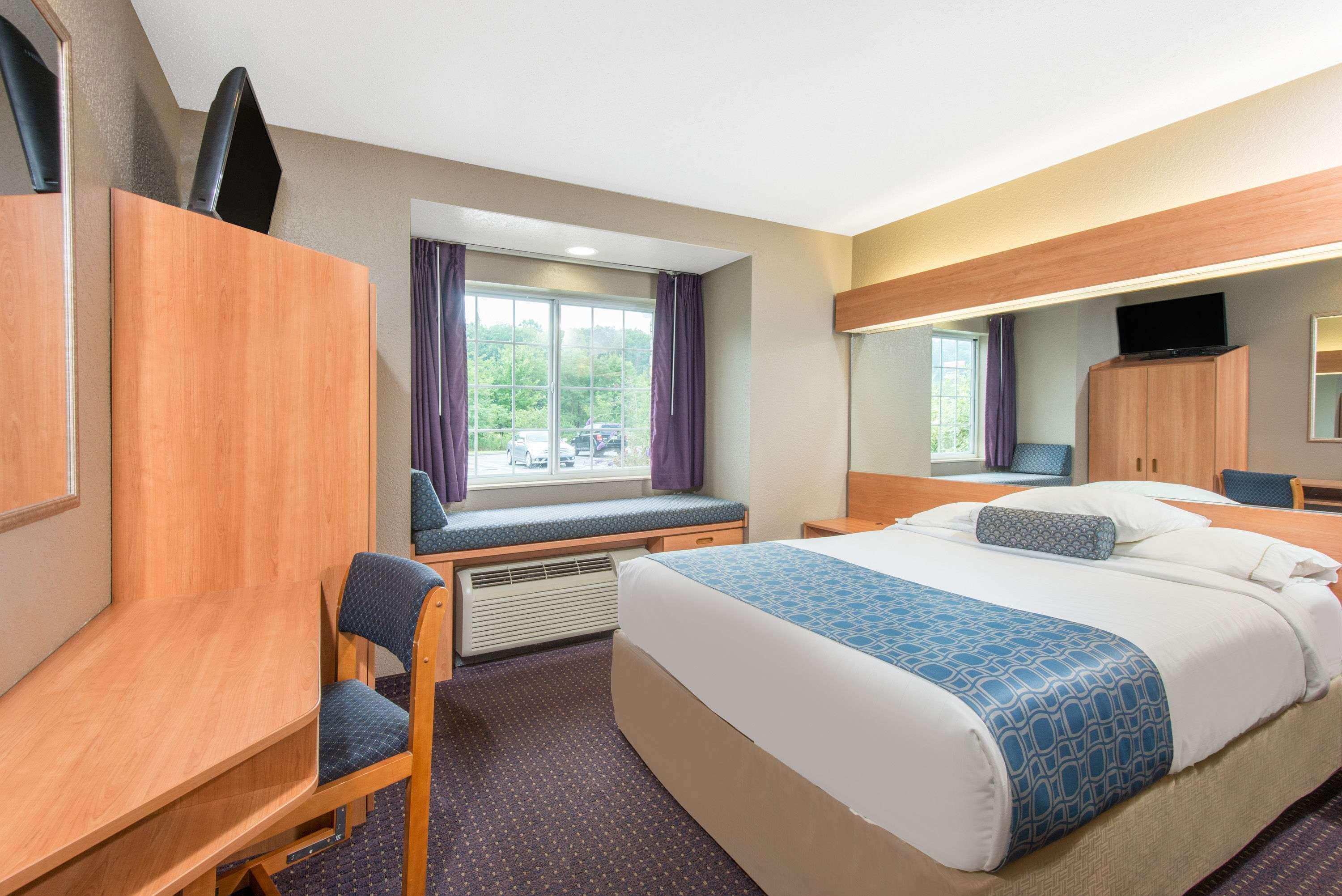 Microtel Inn & Suites By Wyndham Hazelton/Bruceton Mills Exteriér fotografie