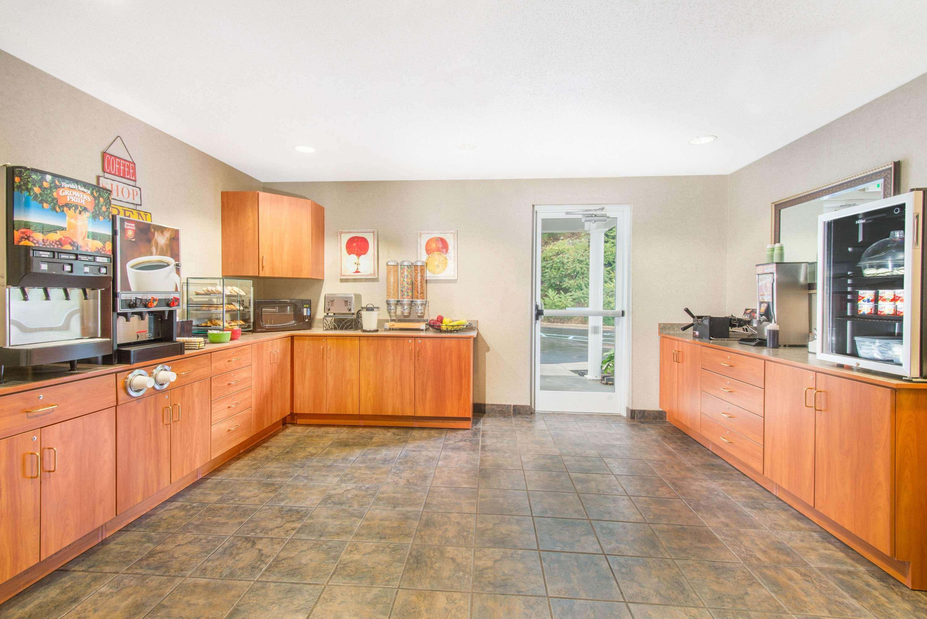 Microtel Inn & Suites By Wyndham Hazelton/Bruceton Mills Exteriér fotografie