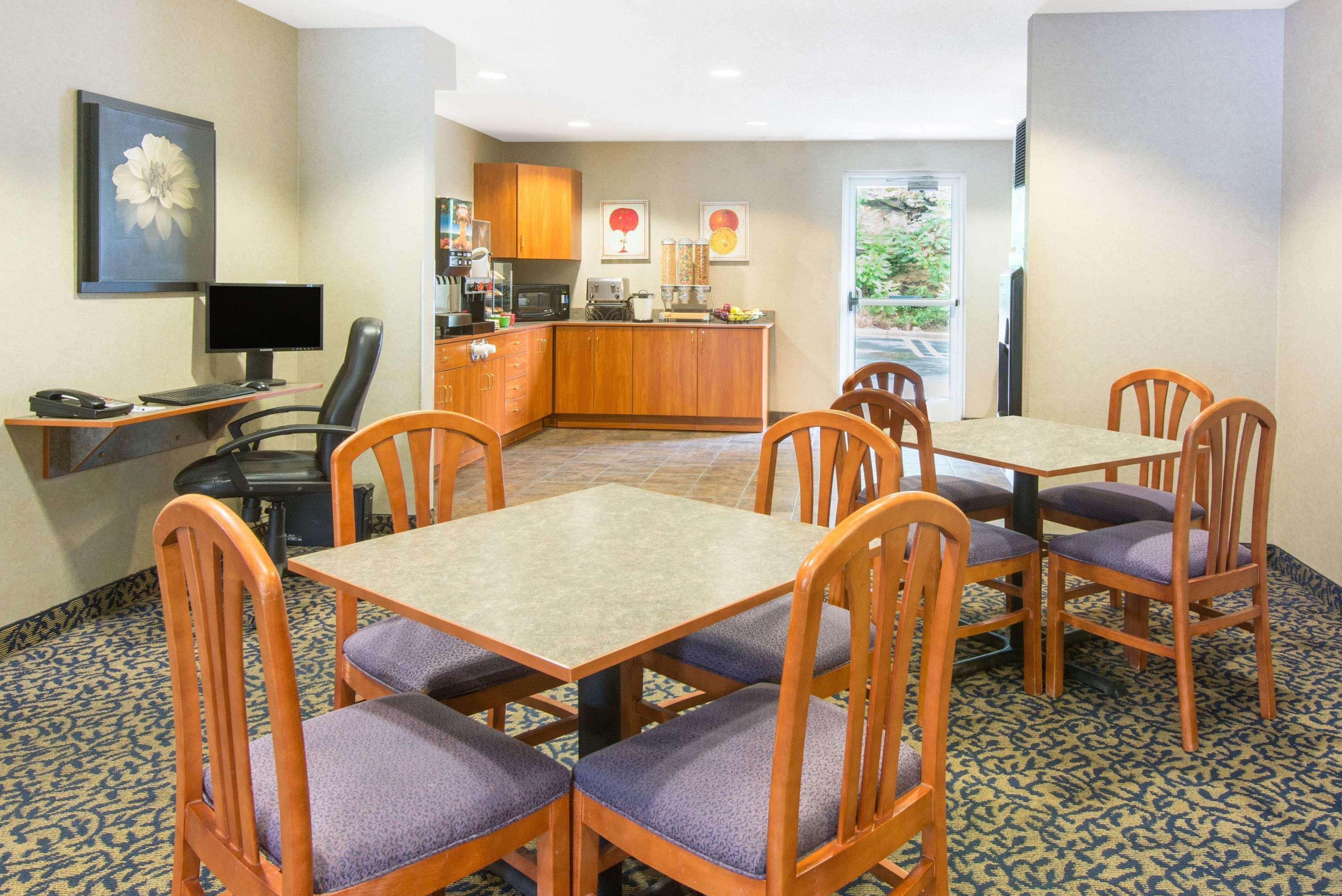 Microtel Inn & Suites By Wyndham Hazelton/Bruceton Mills Exteriér fotografie