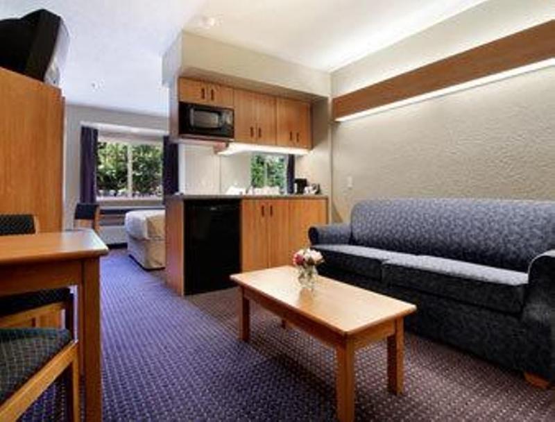 Microtel Inn & Suites By Wyndham Hazelton/Bruceton Mills Pokoj fotografie