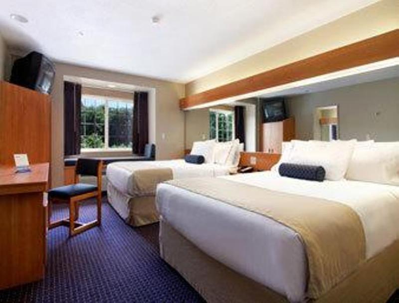 Microtel Inn & Suites By Wyndham Hazelton/Bruceton Mills Pokoj fotografie